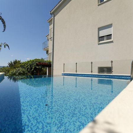 Apartments Sara & Nina 奥米什 外观 照片
