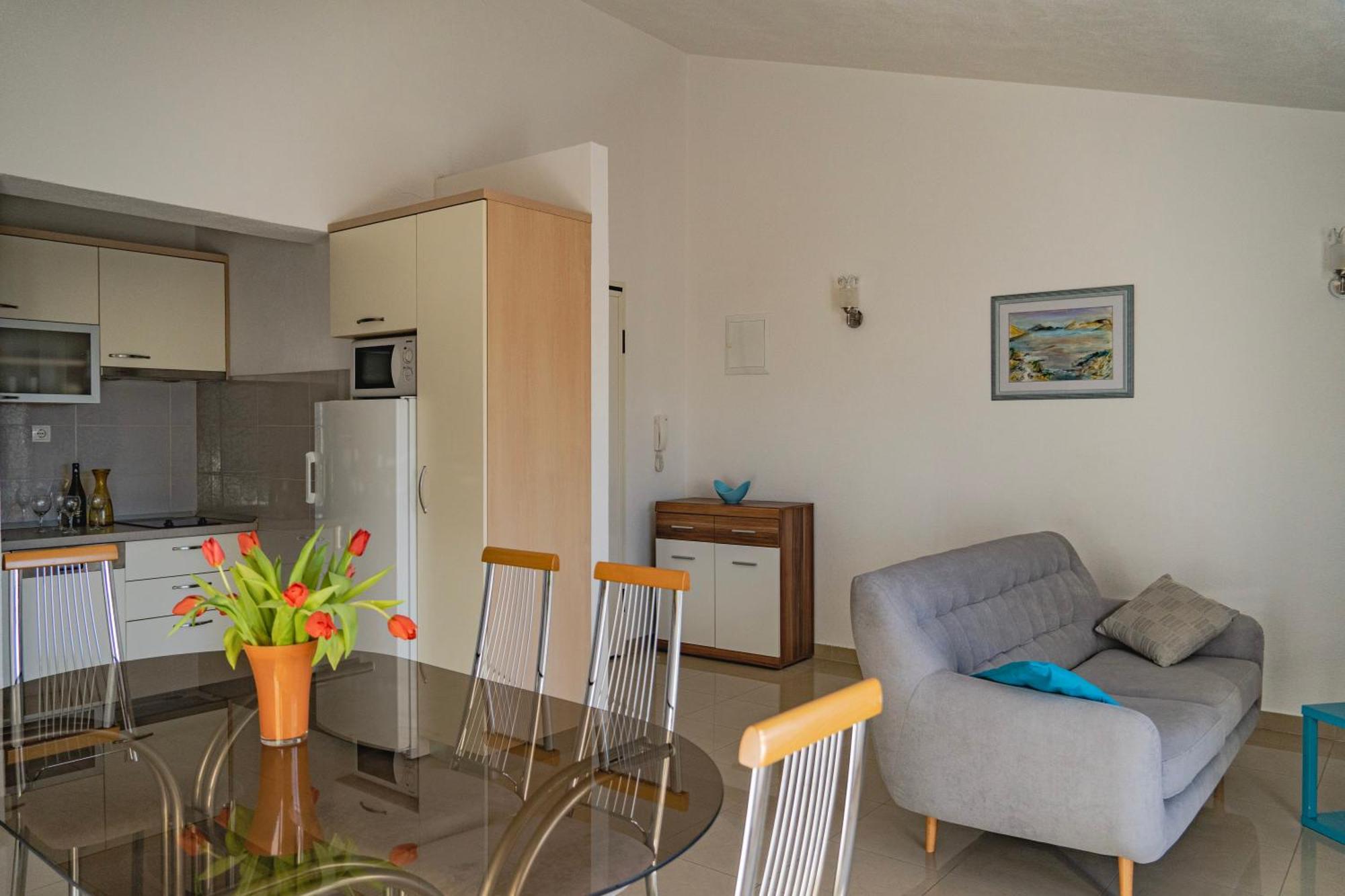 Apartments Sara & Nina 奥米什 外观 照片
