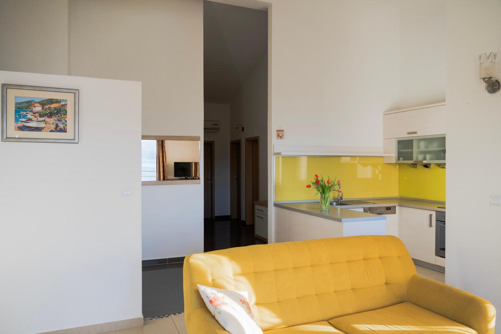 Apartments Sara & Nina 奥米什 外观 照片