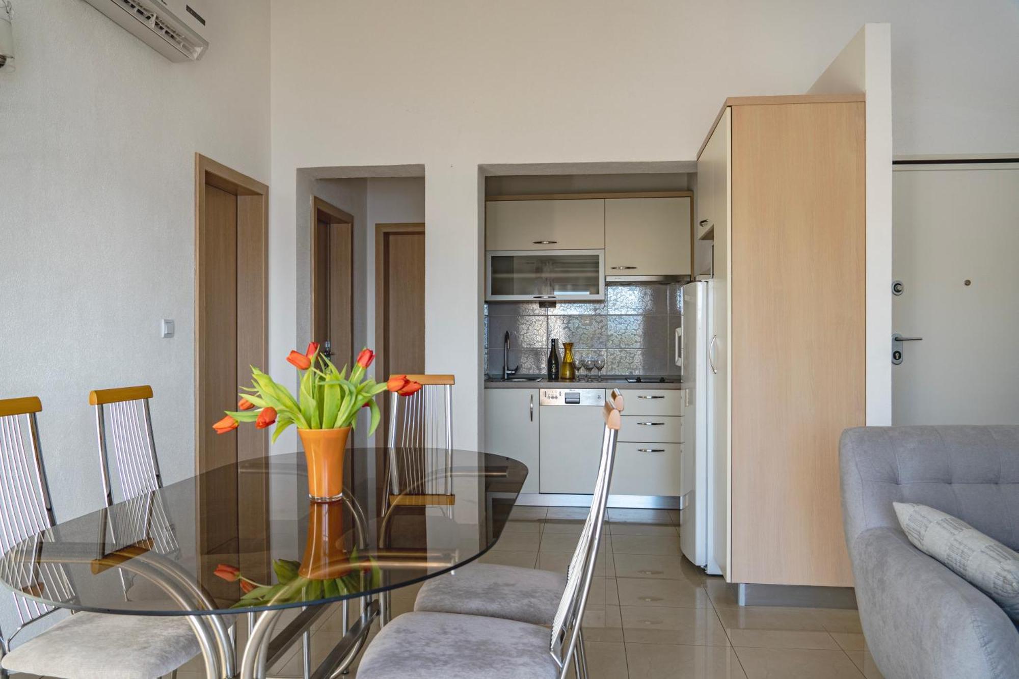 Apartments Sara & Nina 奥米什 外观 照片
