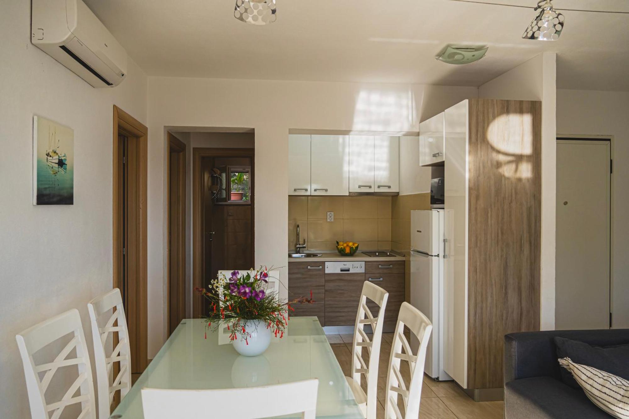 Apartments Sara & Nina 奥米什 外观 照片