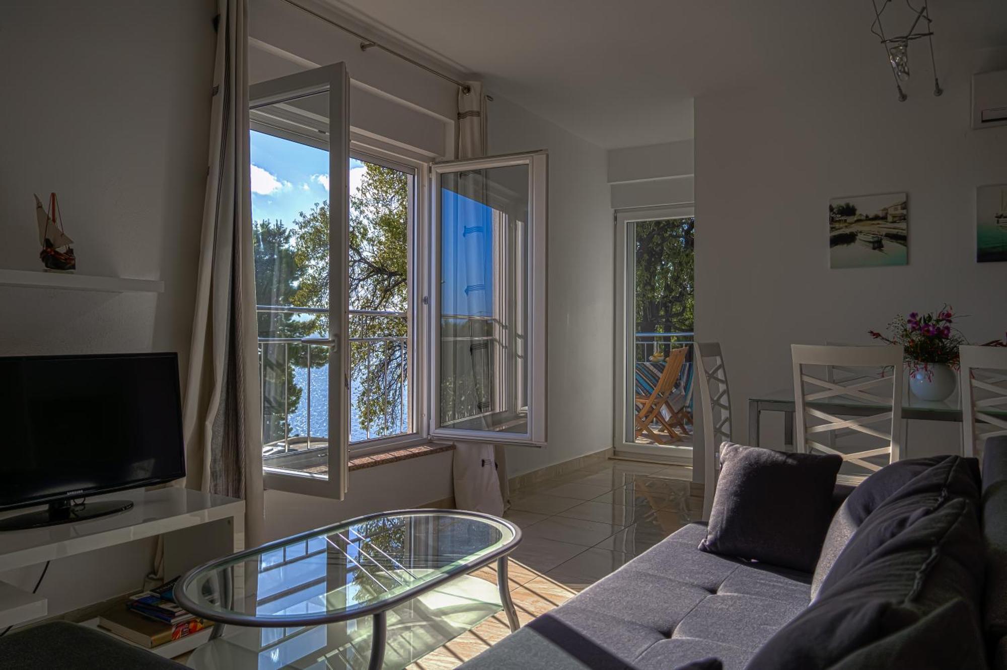 Apartments Sara & Nina 奥米什 外观 照片