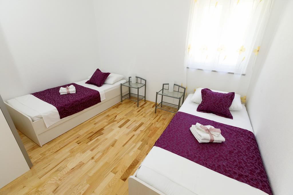 Apartments Sara & Nina 奥米什 外观 照片