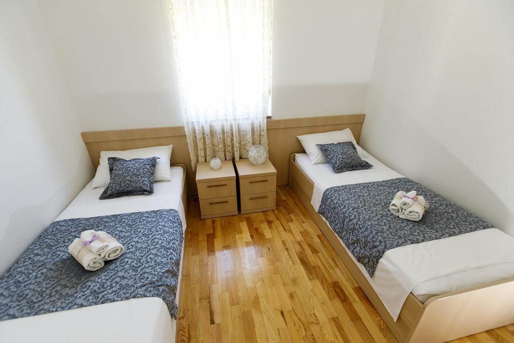 Apartments Sara & Nina 奥米什 外观 照片