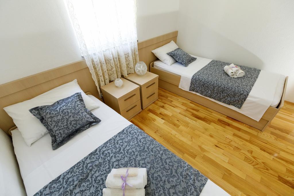 Apartments Sara & Nina 奥米什 外观 照片