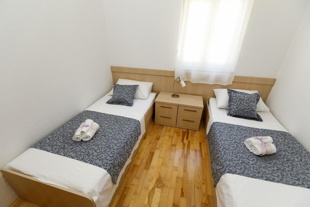 Apartments Sara & Nina 奥米什 外观 照片