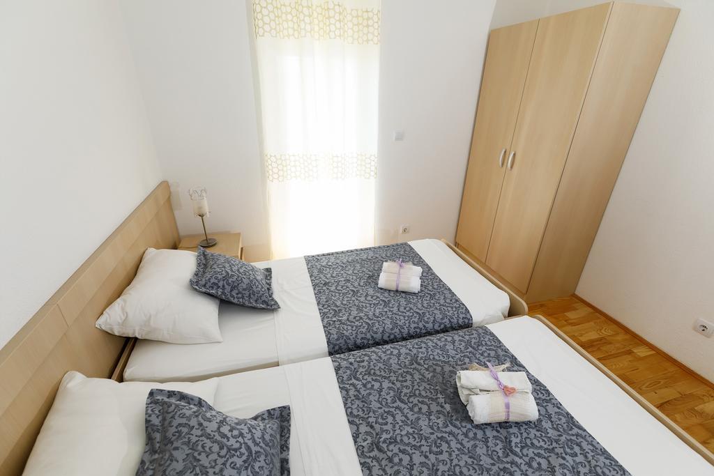 Apartments Sara & Nina 奥米什 外观 照片
